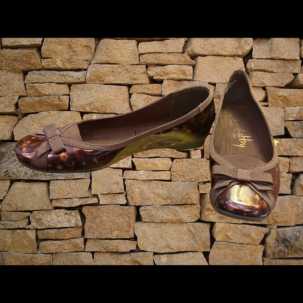 Sam & Libby The Original Ballet. Super comfortable brown square toe ballet in 6M